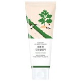 Успокаивающая пенка для умывания с полынью Round Lab Mugwort Calming Cleanser 150 мл